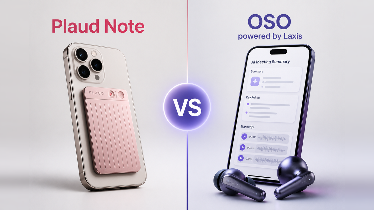 比較ビジュアル：iPhone に取り付けた Plaud Note と、Laxis の会議要約画面を表示する OSO AI イヤフォンとスマートフォン。